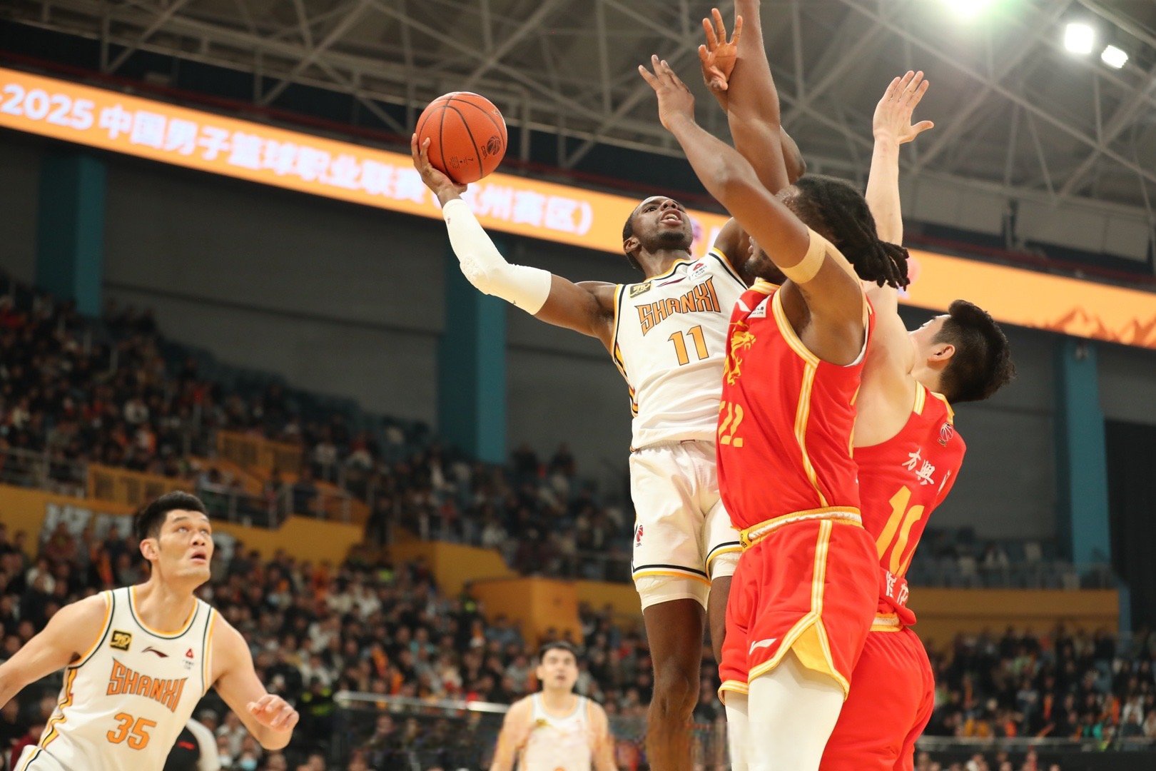 包含今晚国王杯焦点战;广厦男篮临场应变;赛场秩序良好;年轻球员得到机会的词条 包含今晚国王杯焦点战;广厦男篮临场应变;赛场秩序良好;年轻球员得到机会的词条