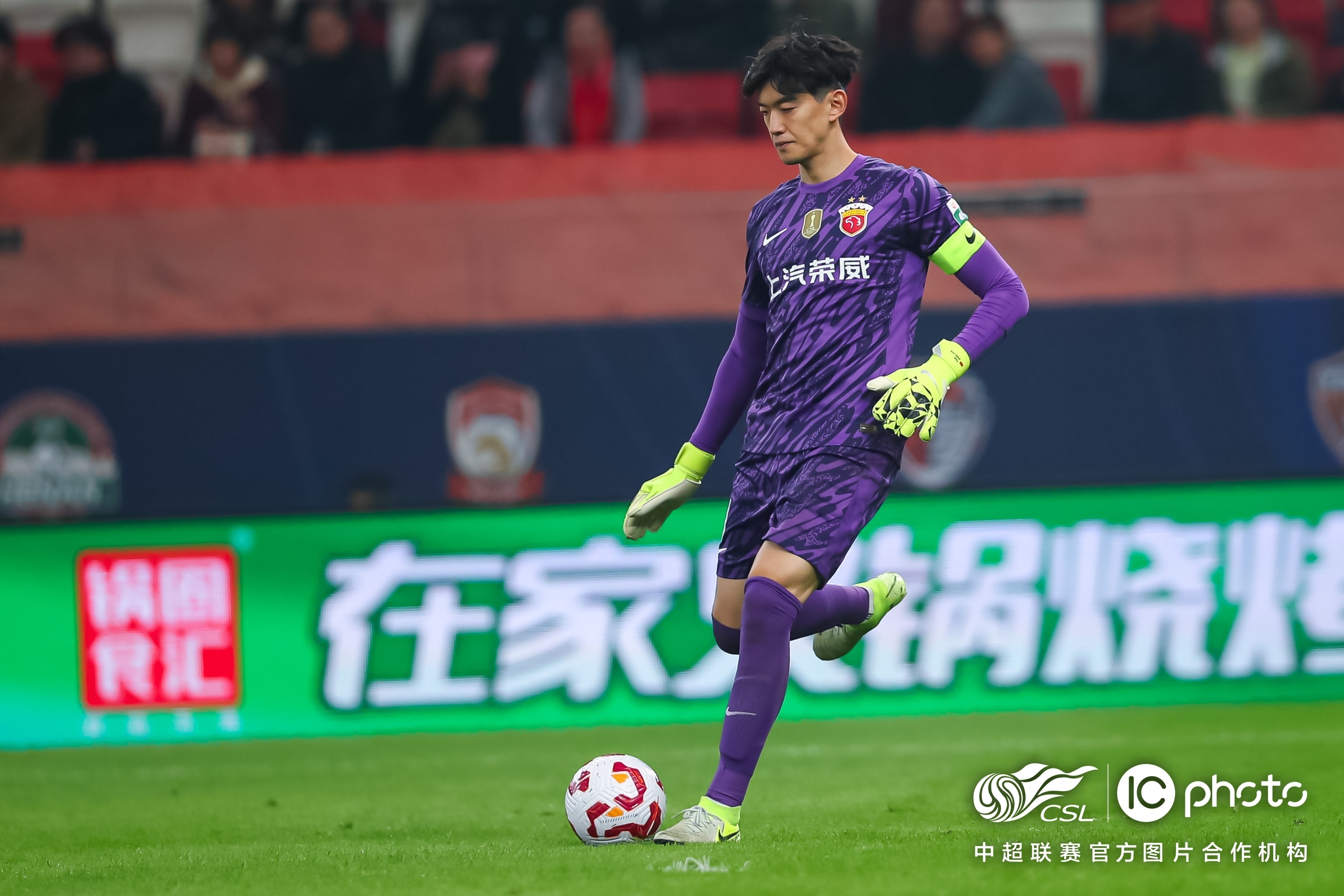 关于今晨中超传出新动向，利物浦止住颓势，管理层表态——媒体盛赞，球探报告显示潜力的信息