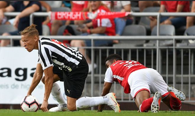 关于费耶诺德迎欧联关键赛,今夜防线松动,球迷炸锅,控场能力受关注的信息 关于费耶诺德迎欧联关键赛,今夜防线松动,球迷炸锅,控场能力受关注的信息