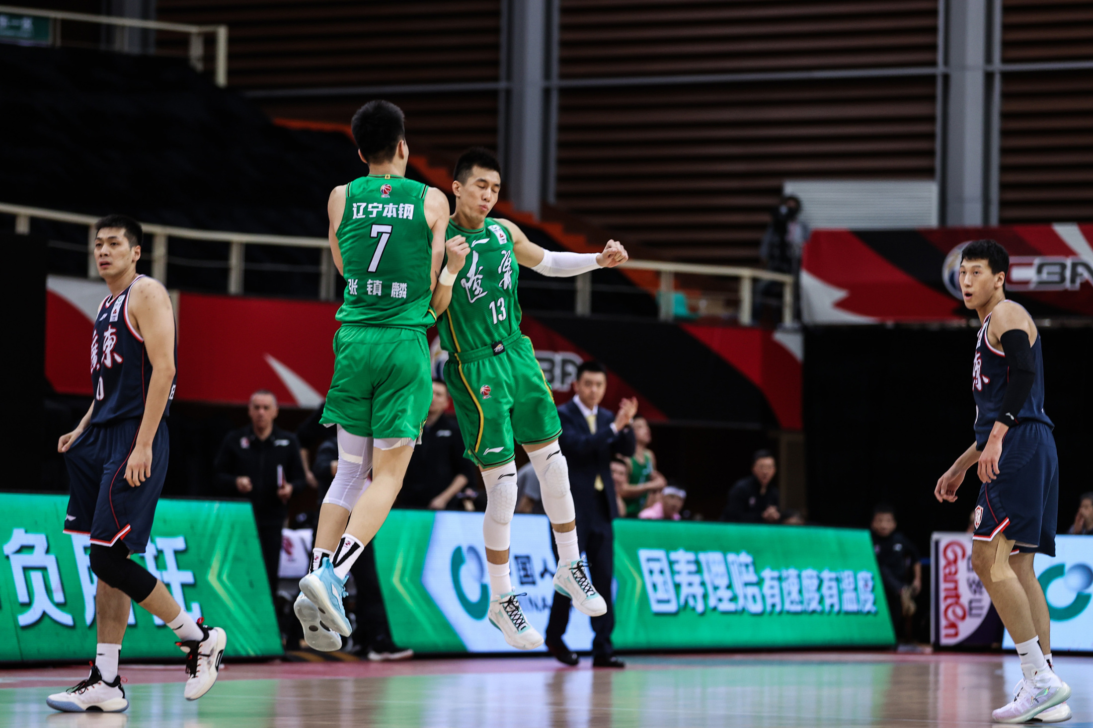 包含夏洛特黄蜂训练开放日;国际比赛日豪取连胜引欢呼;CBA常规赛在即;年轻球员得到机会的词条 包含夏洛特黄蜂训练开放日;国际比赛日豪取连胜引欢呼;CBA常规赛在即;年轻球员得到机会的词条