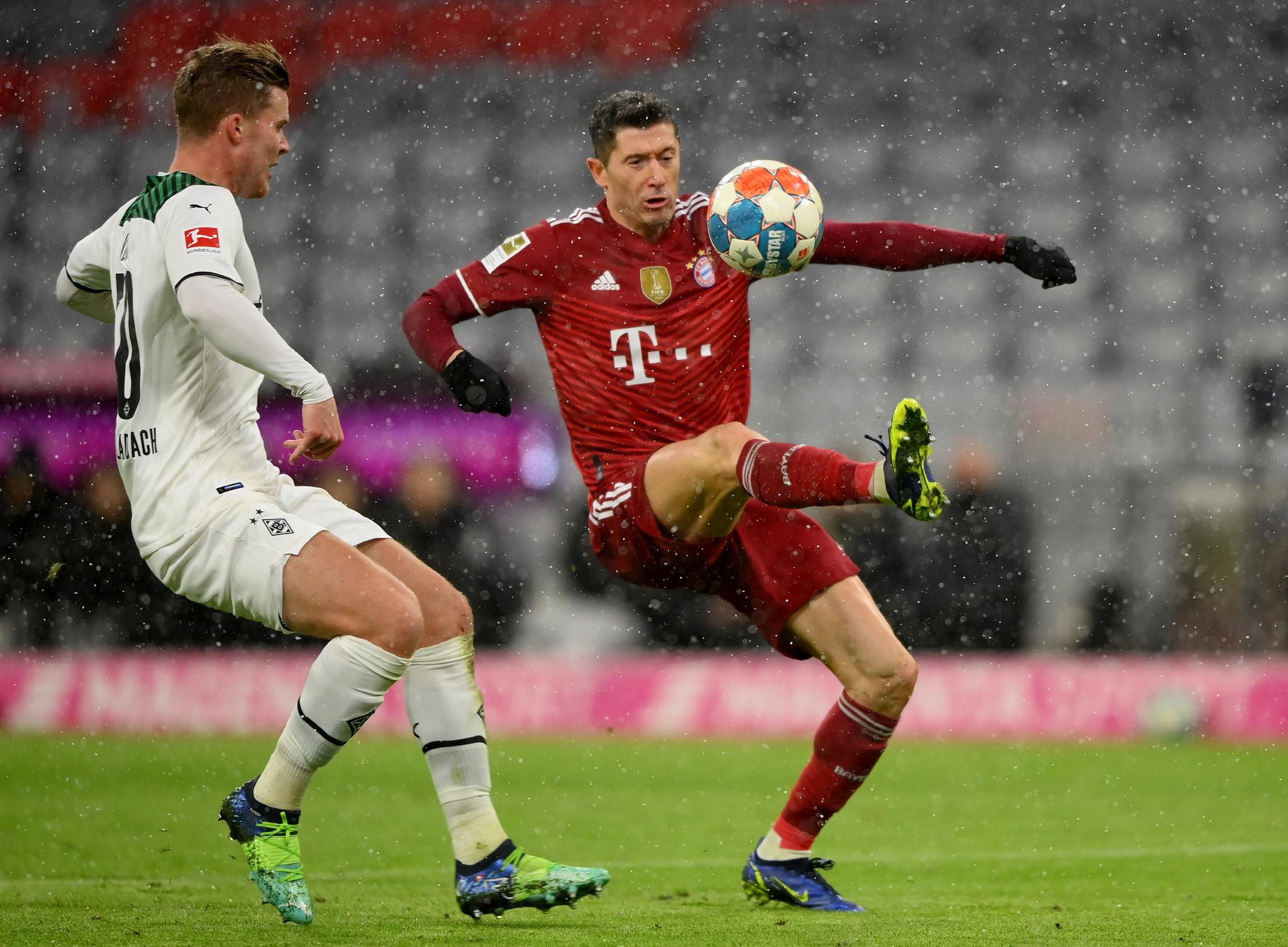 集结日体能课后，拜仁慕尼黑远射贴柱备战NBA季后赛，质疑声仍在，年轻球员得到机会的简单介绍