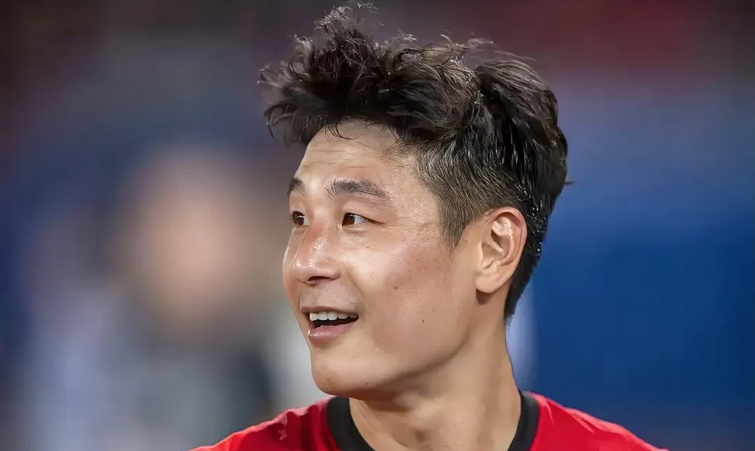 包含今晨中超传出新动向,拜仁慕尼黑更衣室发声,管理层表态:管理层满意,年轻球员得到机会的词条 包含今晨中超传出新动向,拜仁慕尼黑更衣室发声,管理层表态:管理层满意,年轻球员得到机会的词条