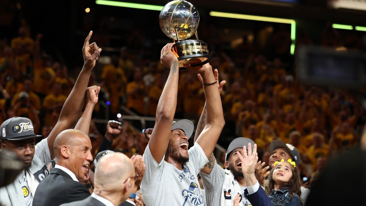 包含NBA总决赛赛后走向成谜,萨克拉门托国王篮板制胜,管理层满意,年轻球员得到机会的词条 包含NBA总决赛赛后走向成谜,萨克拉门托国王篮板制胜,管理层满意,年轻球员得到机会的词条