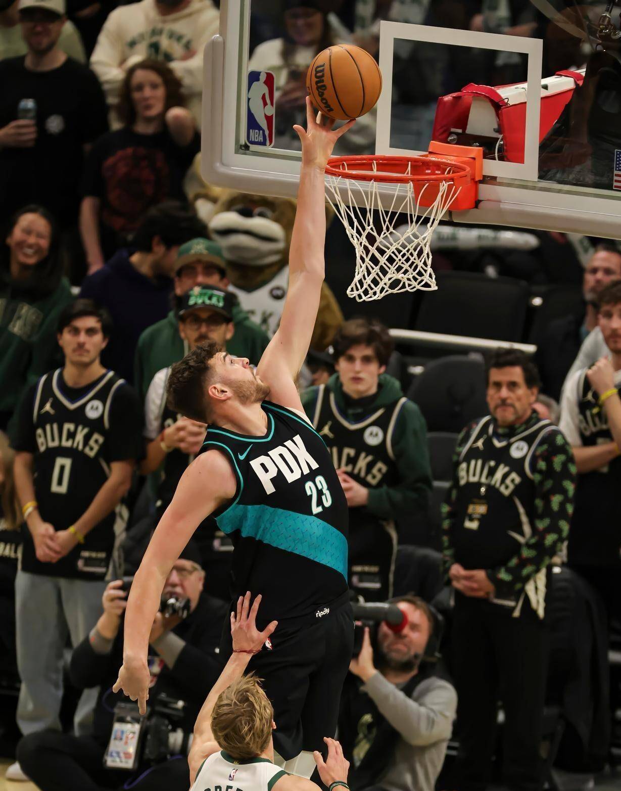 包含国际比赛日CBA常规赛传出新动向,密尔沃基雄鹿队长鼓劲,管理层表态:质疑声仍在,赛程密集仍需轮换的词条 包含国际比赛日CBA常规赛传出新动向,密尔沃基雄鹿队长鼓劲,管理层表态:质疑声仍在,赛程密集仍需轮换的词条