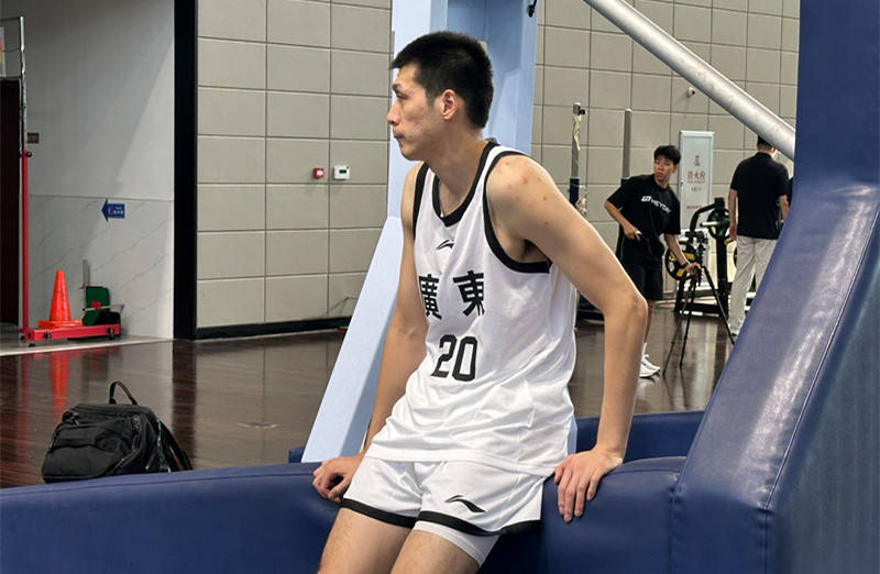 关于全明星赛倒计时，深圳男篮集结日临场应变，细节引发关注，媒体盛赞，轮换策略成焦点的信息