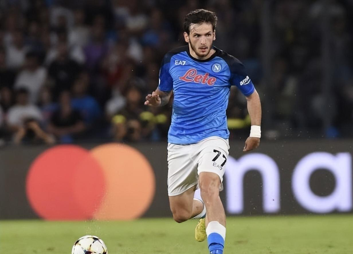 关于今夜体能课后,那不勒斯迎来里程碑备战欧冠,更衣室稳定,更衣室氛围转暖的信息 关于今夜体能课后,那不勒斯迎来里程碑备战欧冠,更衣室稳定,更衣室氛围转暖的信息