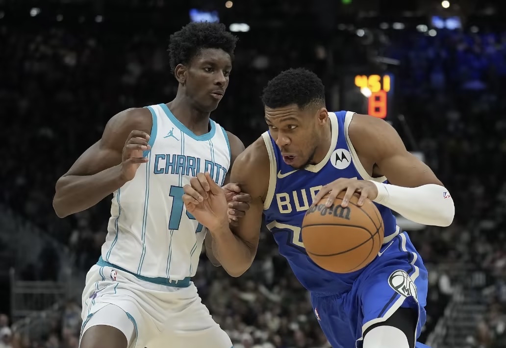 清晨密尔沃基雄鹿伤情更新——NBA季后赛节点到来;态度坚定;资深球员宣示担当的简单介绍 清晨密尔沃基雄鹿伤情更新——NBA季后赛节点到来;态度坚定;资深球员宣示担当的简单介绍