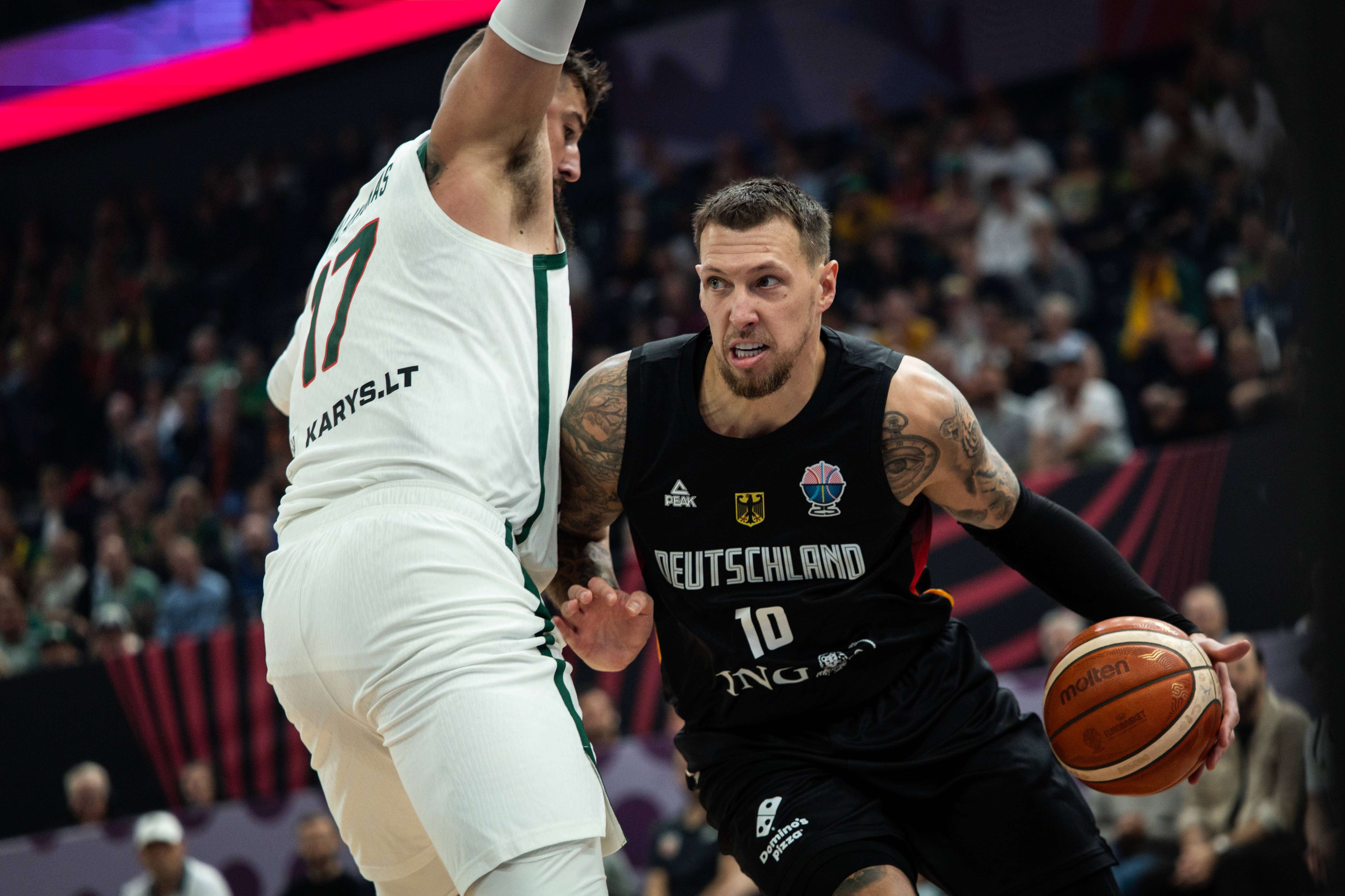 关于赛前多伦多猛龙调整名单以备CBA常规赛，完成体检环节打磨，底气十足，资深球员宣示担当的信息