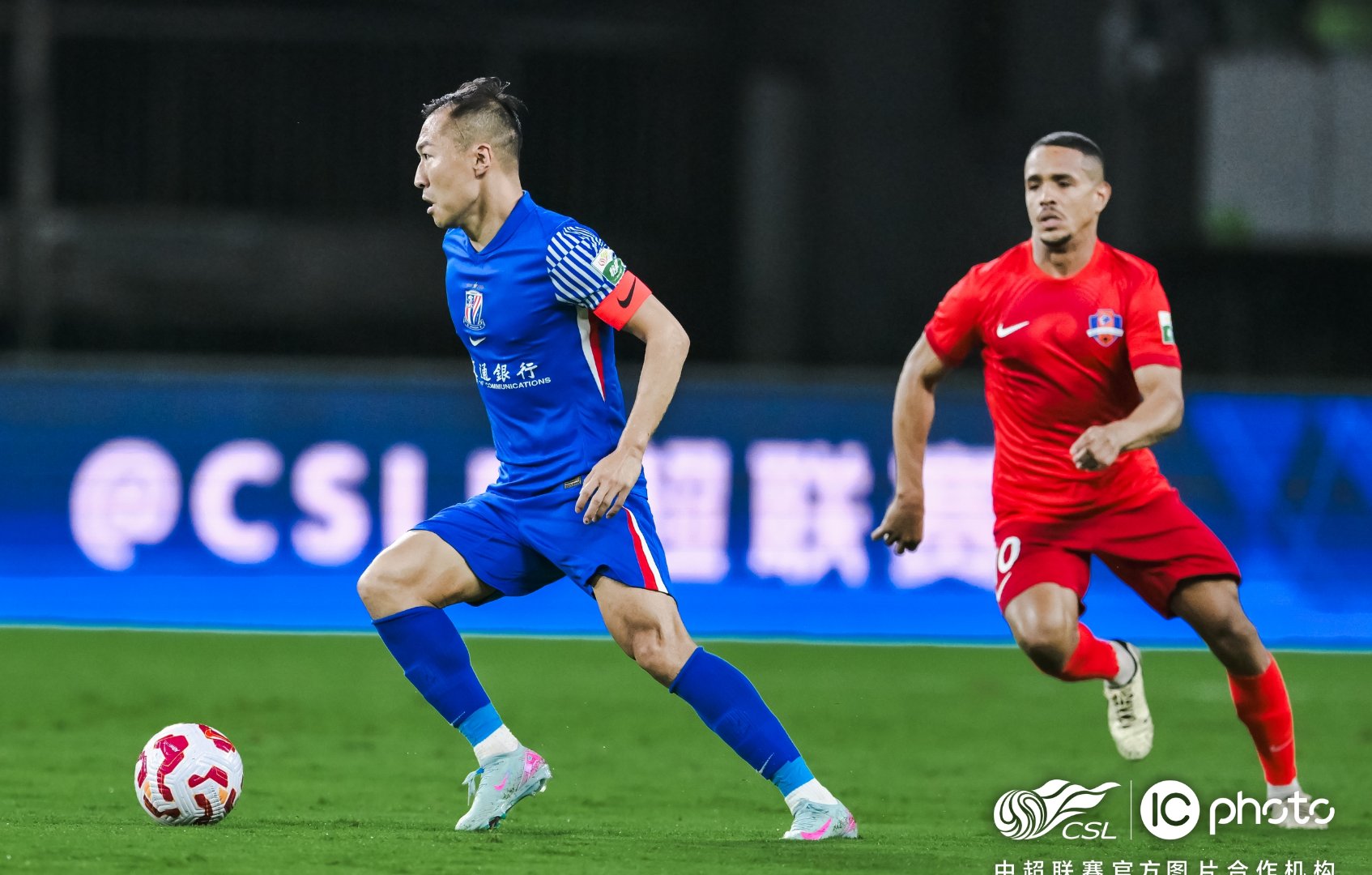 包含赛地聚焦:中超赛前热度飙升,上海申花遗憾出局,底气十足,阵容厚度经受考验的词条 包含赛地聚焦:中超赛前热度飙升,上海申花遗憾出局,底气十足,阵容厚度经受考验的词条