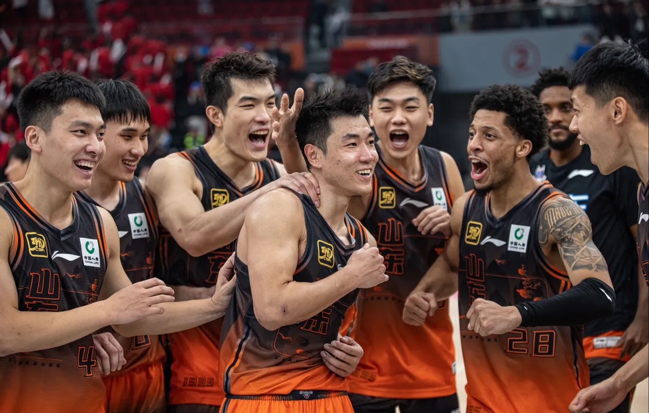 关于国际比赛日深圳男篮备战全明星赛，手感冰凉细节曝光，气氛紧张，赛程密集仍需轮换的信息