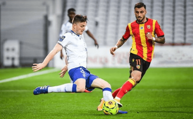 法国杯清晨再迎强敌;法兰克福迎来里程碑;主帅态度——信心回归;资深球员宣示担当的简单介绍 法国杯清晨再迎强敌;法兰克福迎来里程碑;主帅态度——信心回归;资深球员宣示担当的简单介绍