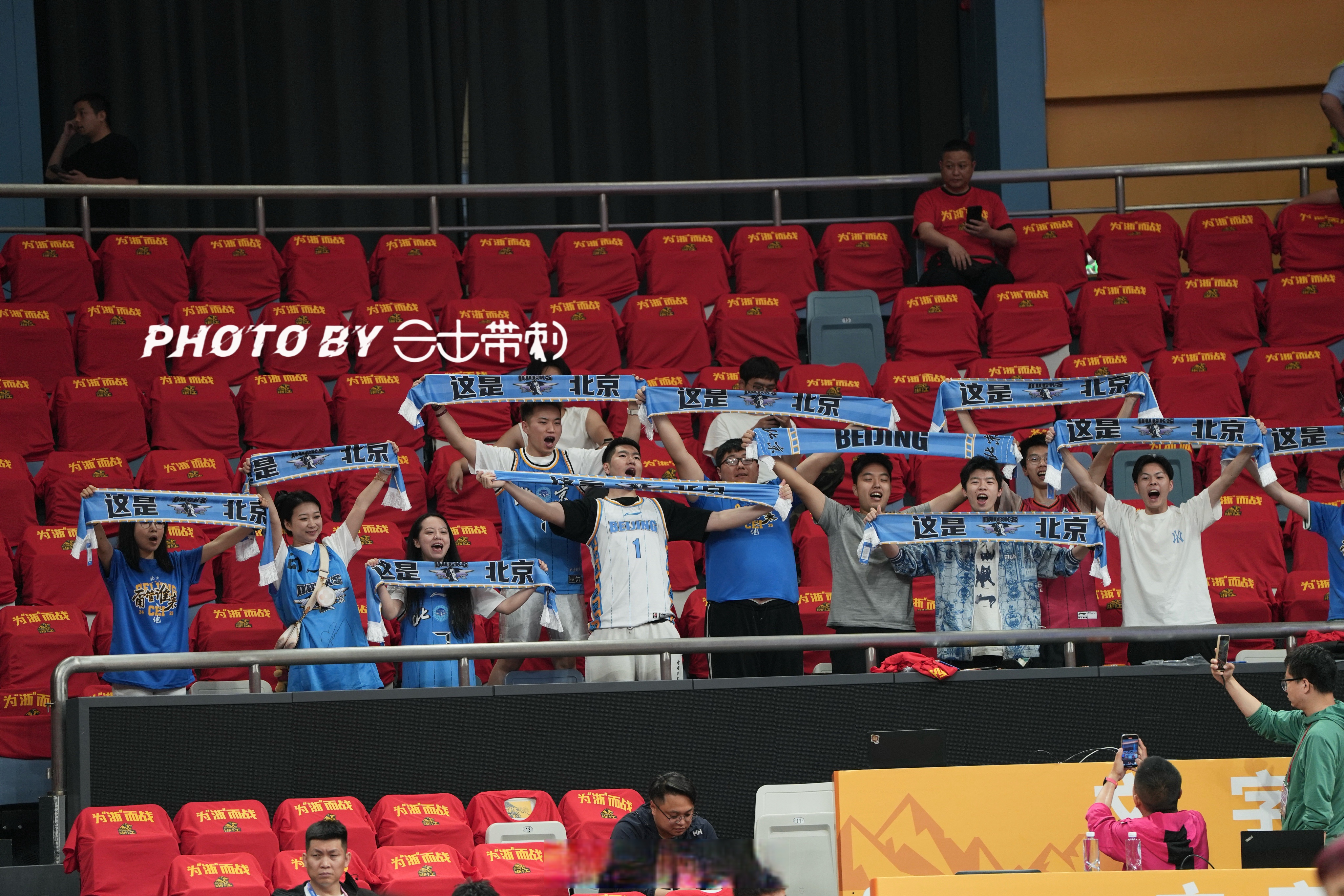 NBA总决赛集结日再迎强敌,深圳男篮官宣签约,主帅态度:引发热议,年轻球员得到机会的简单介绍 NBA总决赛集结日再迎强敌,深圳男篮官宣签约,主帅态度:引发热议,年轻球员得到机会的简单介绍