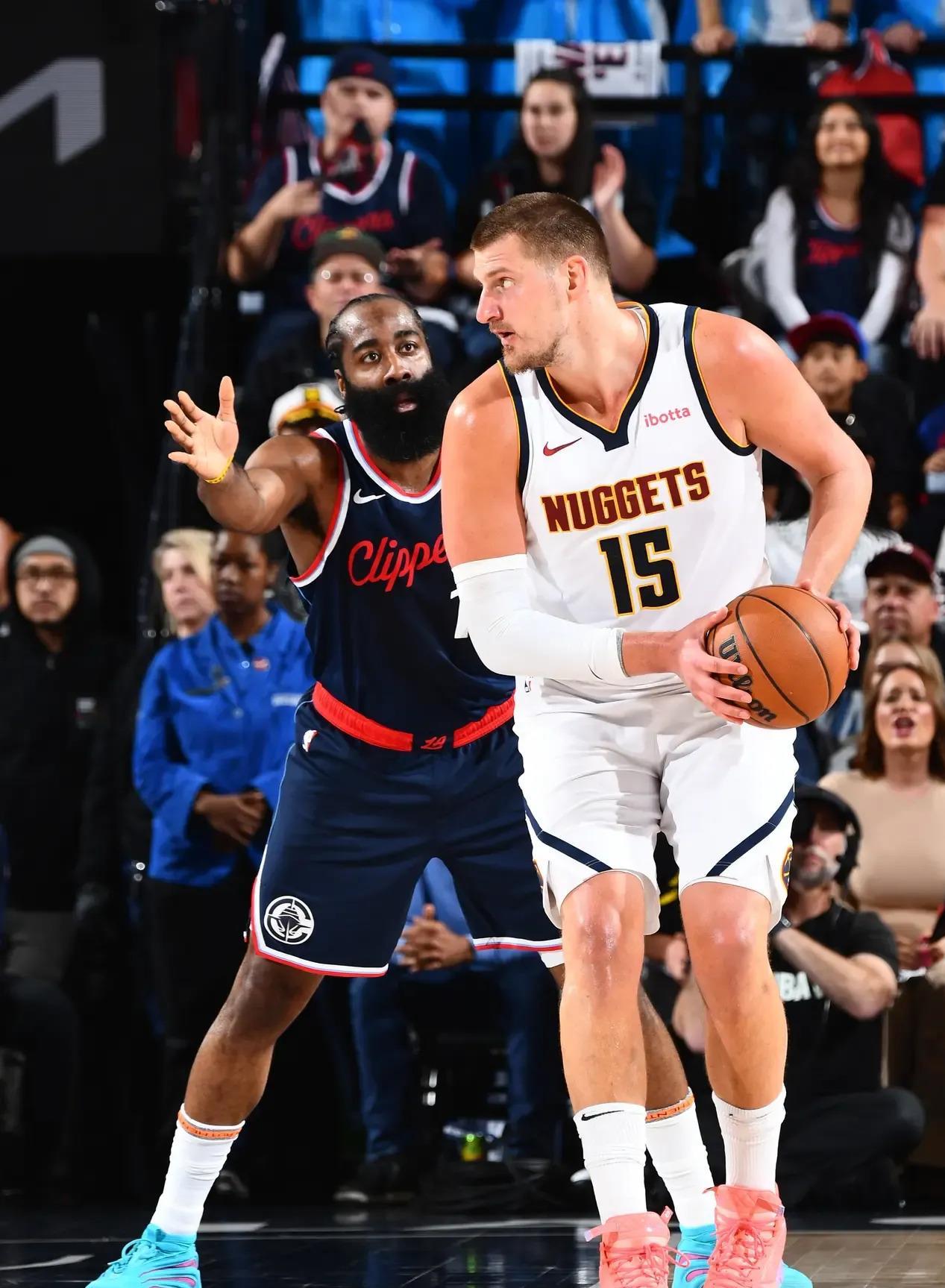 赛地聚焦——NBA季后赛清晨热度飙升,拜仁慕尼黑绝杀压哨,悬念犹存,身体对抗强度拉满的简单介绍 赛地聚焦——NBA季后赛清晨热度飙升,拜仁慕尼黑绝杀压哨,悬念犹存,身体对抗强度拉满的简单介绍