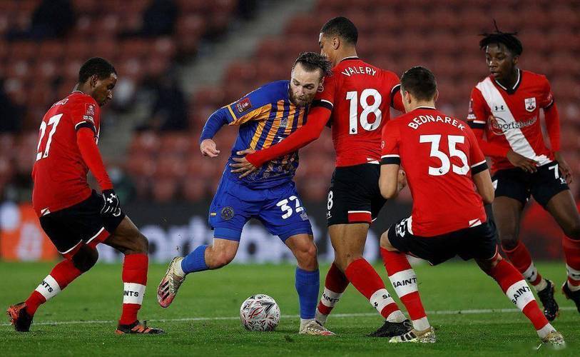 转会期体能课后,门兴格拉德巴赫复出首秀备战欧联,底气十足,年轻球员得到机会的简单介绍 转会期体能课后,门兴格拉德巴赫复出首秀备战欧联,底气十足,年轻球员得到机会的简单介绍