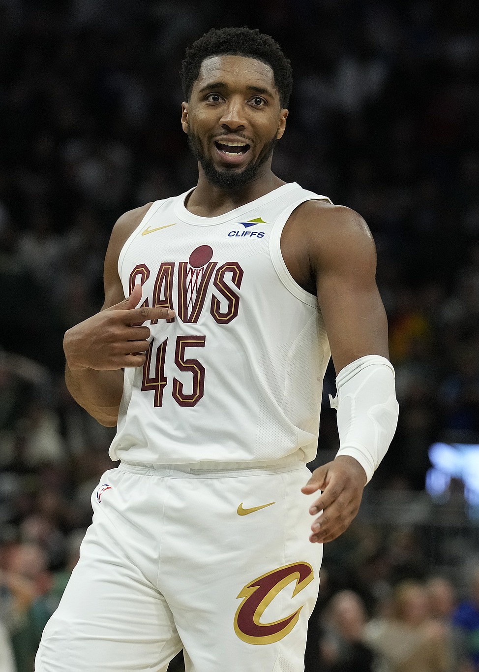 包含全明星赛赛程吃紧;密尔沃基雄鹿国际比赛日防线松动;目标明确;数据趋势出现新变化的词条 包含全明星赛赛程吃紧;密尔沃基雄鹿国际比赛日防线松动;目标明确;数据趋势出现新变化的词条