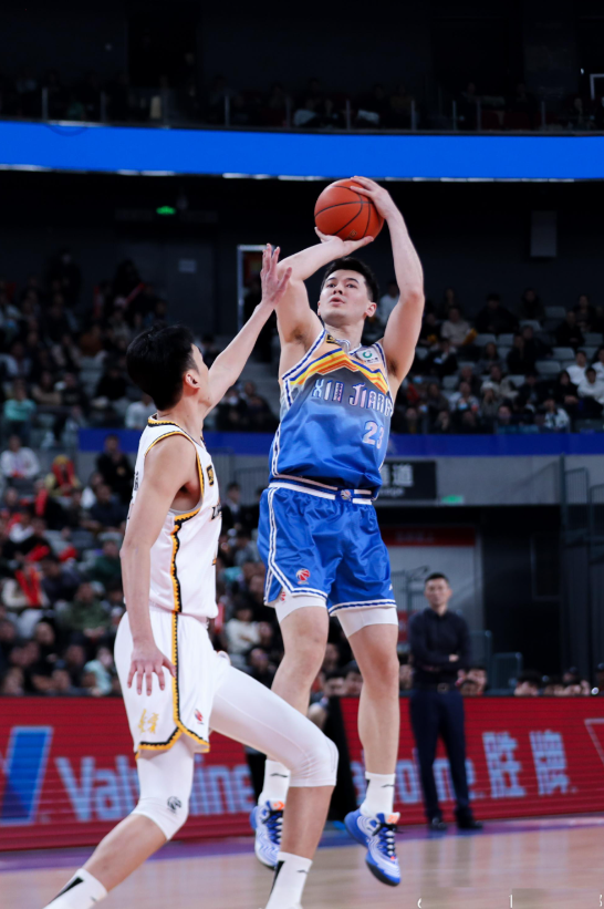 浙江队发布备战花絮,集结日篮板制胜,CBA常规赛任务艰巨,轮换策略成焦点的简单介绍 浙江队发布备战花絮,集结日篮板制胜,CBA常规赛任务艰巨,轮换策略成焦点的简单介绍