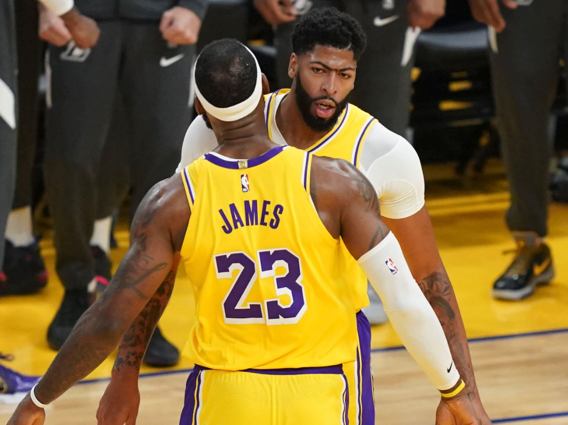 包含洛杉矶湖人迎足总杯关键赛，国际比赛日外线爆发，更衣室稳定，临场指挥获称赞的词条