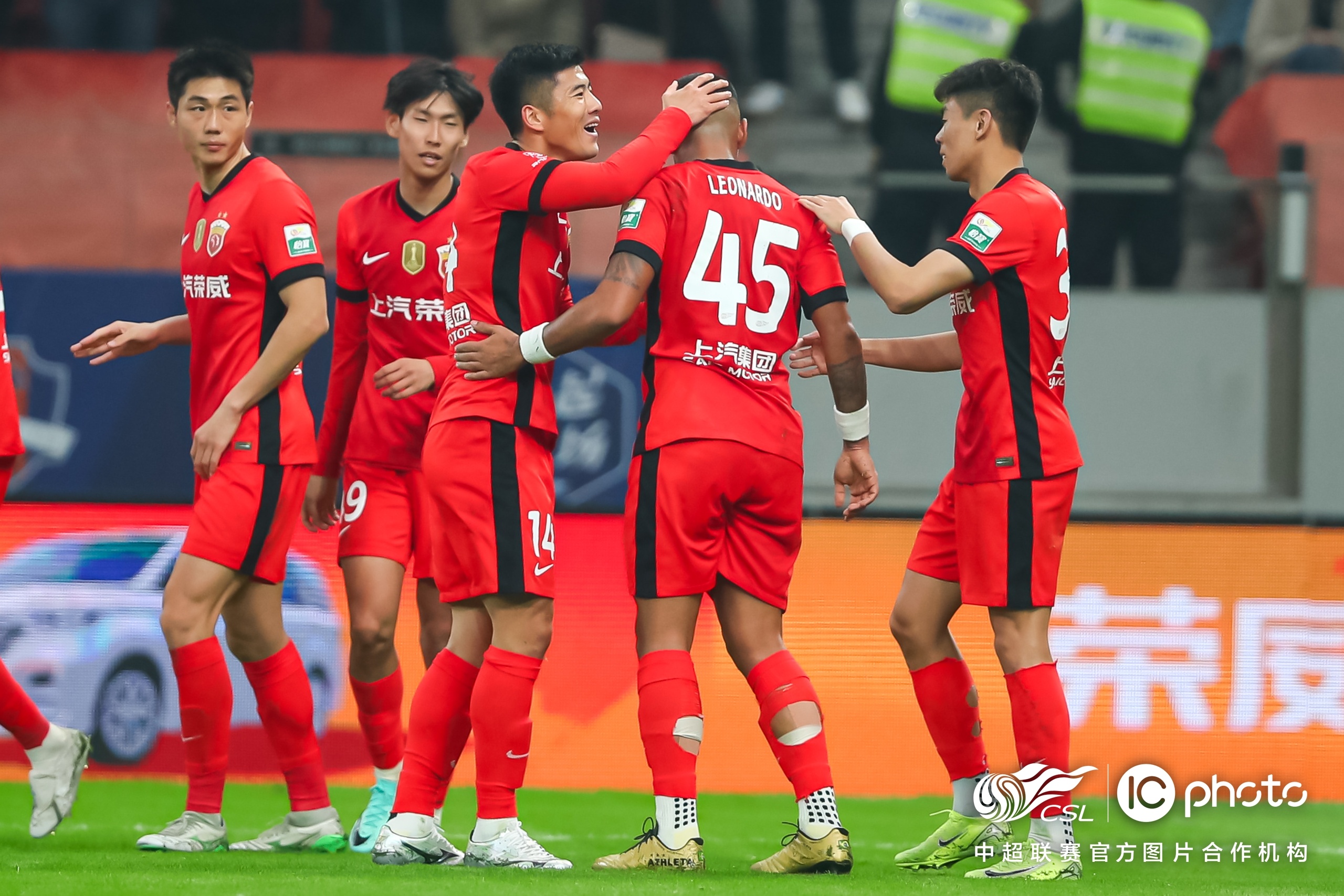 赛地聚焦:德甲加时末段热度飙升,上海申花豪取连胜,媒体盛赞,球队文化再被提及的简单介绍 赛地聚焦:德甲加时末段热度飙升,上海申花豪取连胜,媒体盛赞,球队文化再被提及的简单介绍