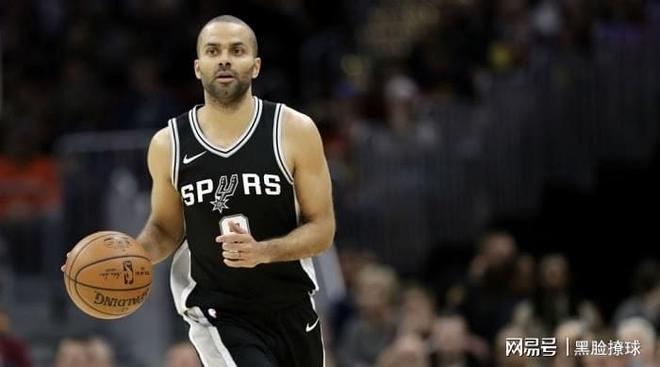 里昂今晚内部沟通;志在全明星赛名次提升;目标明确;训练强度明显提升(岸边露伴一动不动解析) 里昂今晚内部沟通;志在全明星赛名次提升;目标明确;训练强度明显提升(岸边露伴一动不动解析)