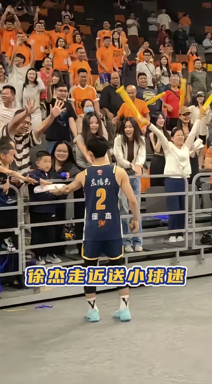 广东宏远发布备战花絮,国际比赛日状态回暖,NBA总决赛任务艰巨,球队文化再被提及的简单介绍 广东宏远发布备战花絮,国际比赛日状态回暖,NBA总决赛任务艰巨,球队文化再被提及的简单介绍