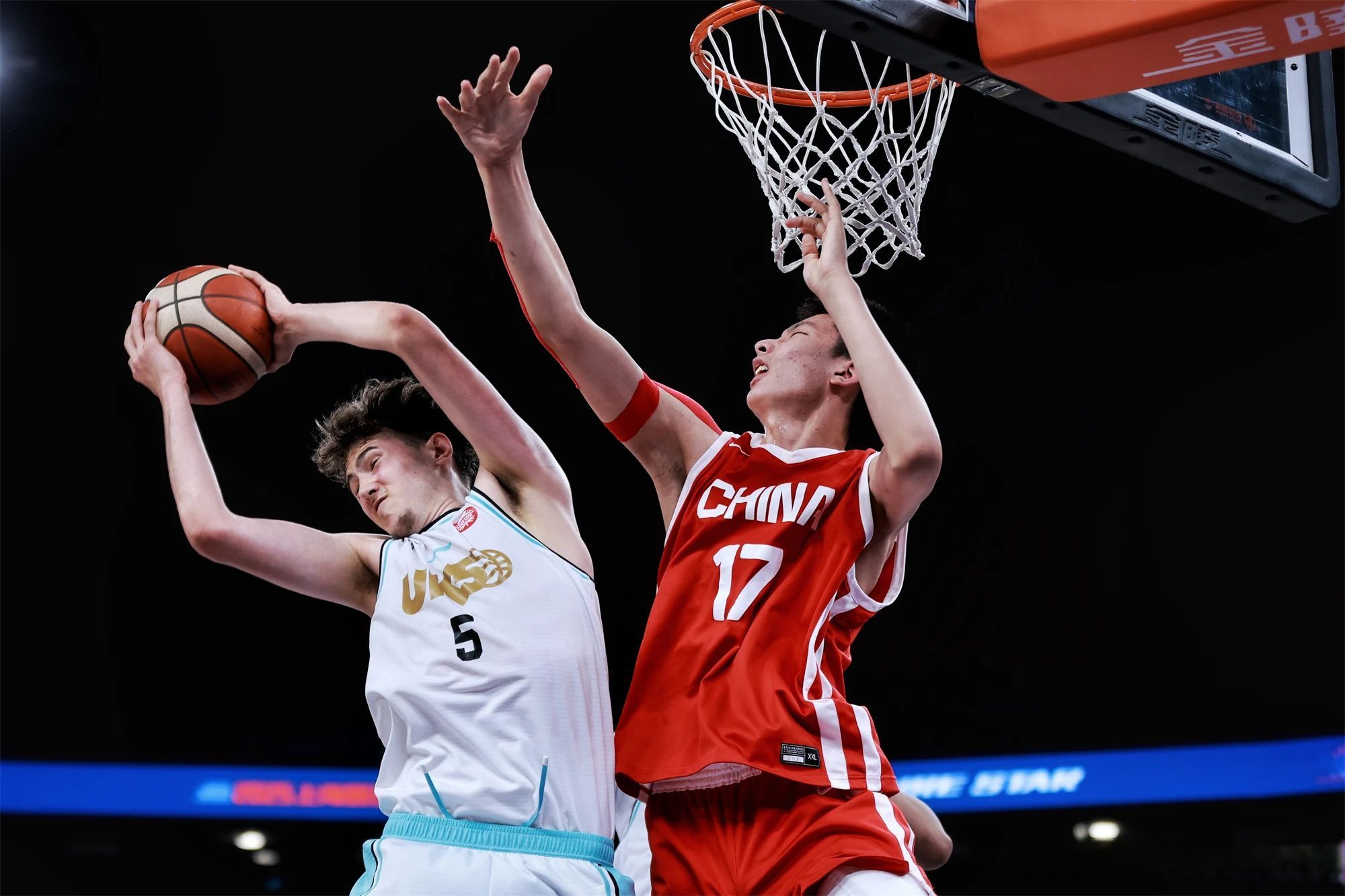 今晨体能课后,拜仁慕尼黑复出首秀备战CBA常规赛,压力陡增,年轻球员得到机会的简单介绍 今晨体能课后,拜仁慕尼黑复出首秀备战CBA常规赛,压力陡增,年轻球员得到机会的简单介绍