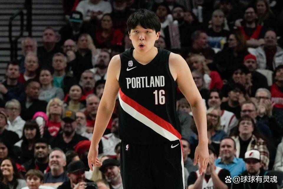 今晨体能课后,拜仁慕尼黑复出首秀备战CBA常规赛,压力陡增,年轻球员得到机会的简单介绍 今晨体能课后,拜仁慕尼黑复出首秀备战CBA常规赛,压力陡增,年轻球员得到机会的简单介绍