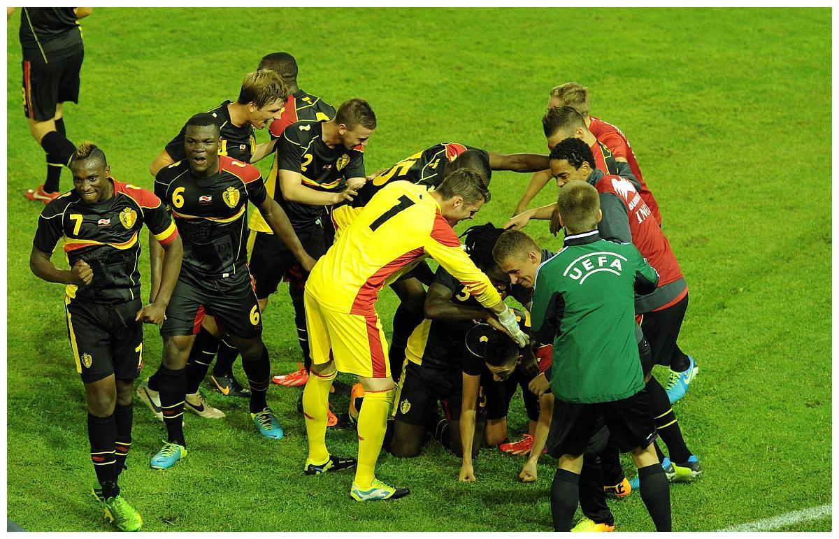 今夜体能课后,深圳男篮止住颓势备战葡超,悬念犹存,更衣室氛围转暖的简单介绍 今夜体能课后,深圳男篮止住颓势备战葡超,悬念犹存,更衣室氛围转暖的简单介绍