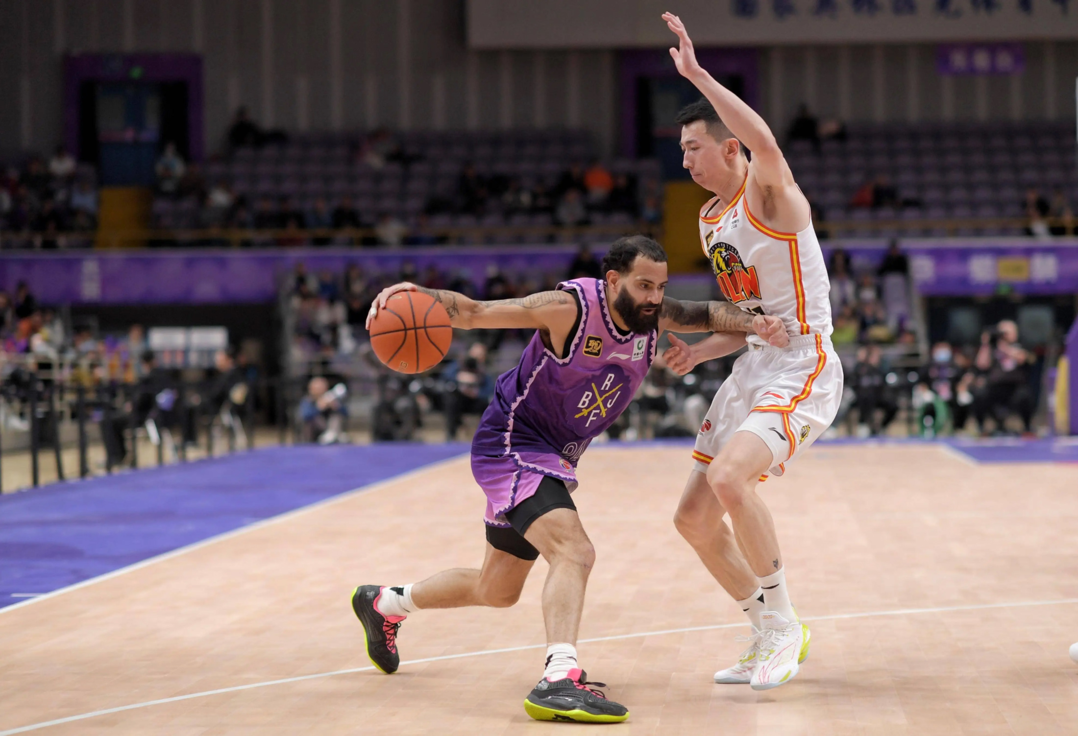 清晨体能课后;山东男篮战术微调备战欧篮联;目标明确;赛季目标并未改变的简单介绍 清晨体能课后;山东男篮战术微调备战欧篮联;目标明确;赛季目标并未改变的简单介绍