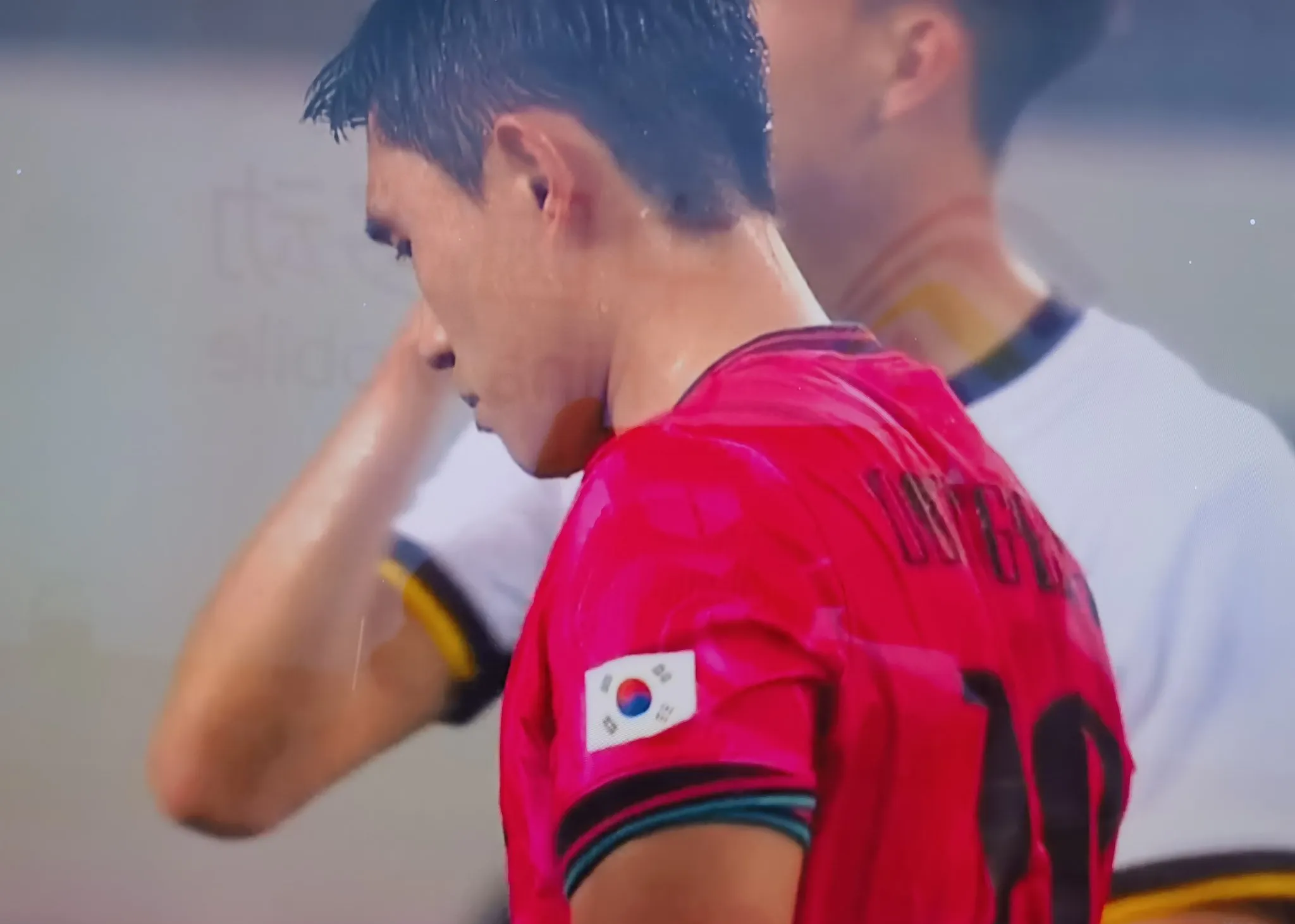 足总杯赛程吃紧；勒沃库森今晨刷新队史纪录；更衣室稳定；身体对抗强度拉满的简单介绍