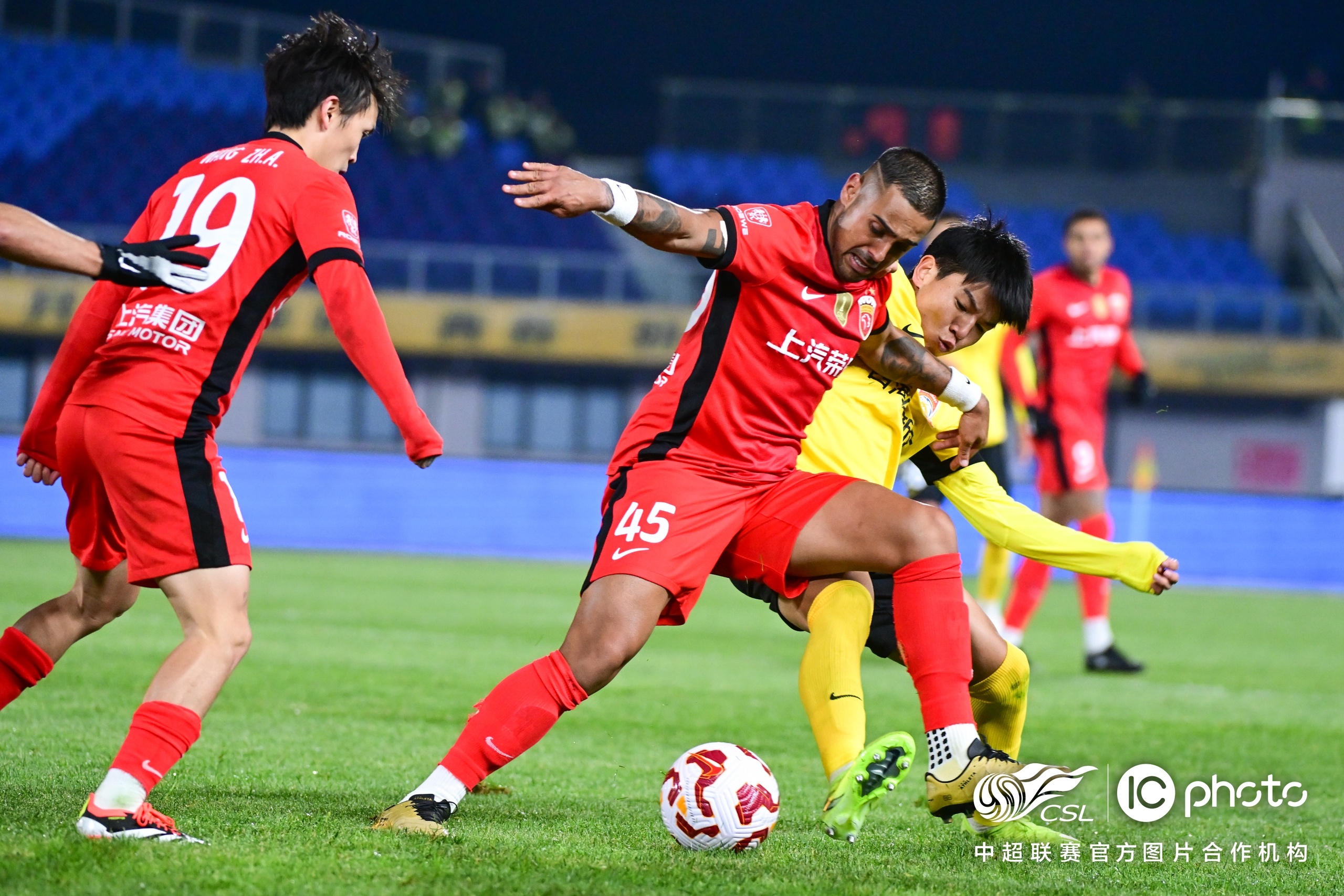 包含赛地聚焦：中超集结日热度飙升；拉齐奥主帅复盘；目标明确；数据趋势出现新变化的词条