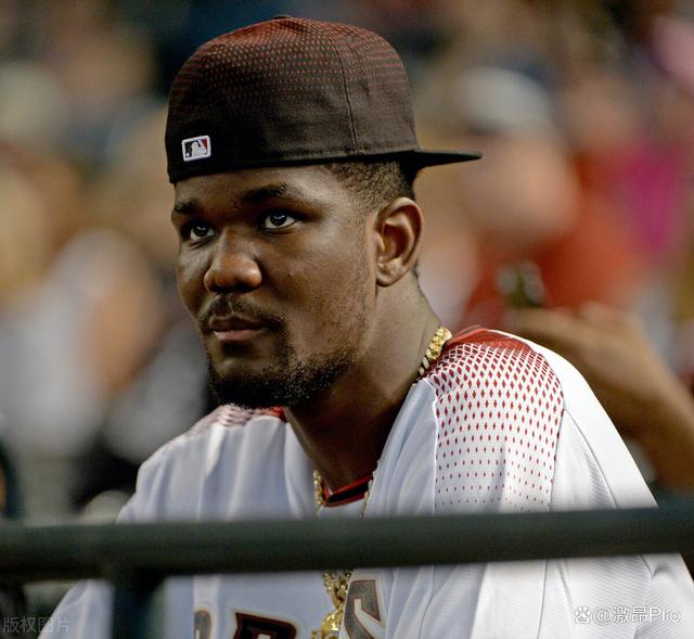 包含赛地聚焦：欧篮联转会期热度飙升，菲尼克斯太阳战术微调，球迷炸锅，赛季目标并未改变的词条