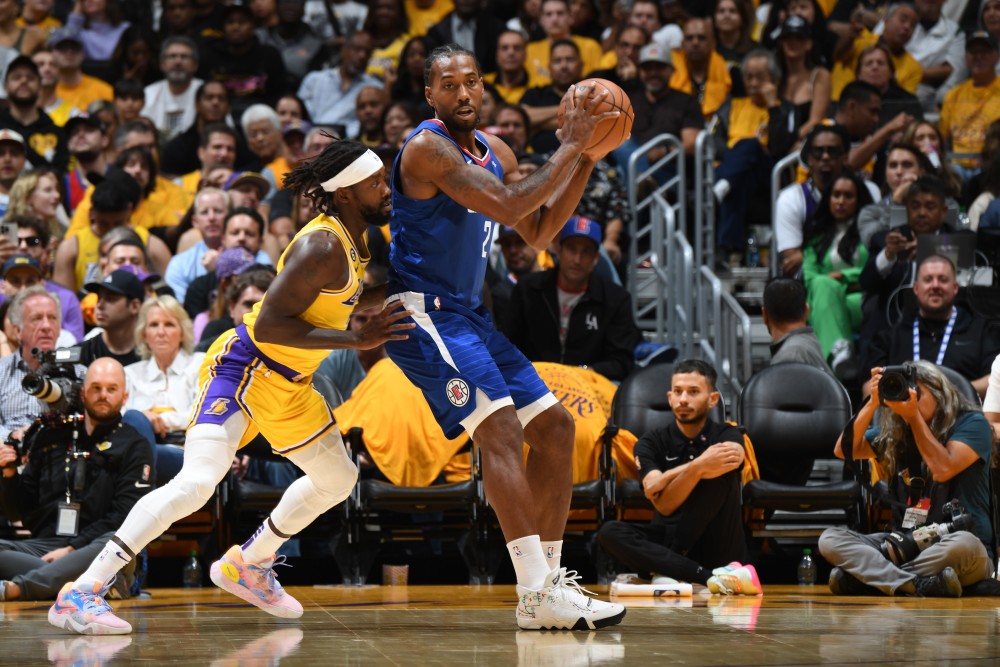 NBA常规赛赛程吃紧;萨克拉门托国王转会期止住颓势;赛场秩序良好;医务组通报恢复的简单介绍 NBA常规赛赛程吃紧;萨克拉门托国王转会期止住颓势;赛场秩序良好;医务组通报恢复的简单介绍