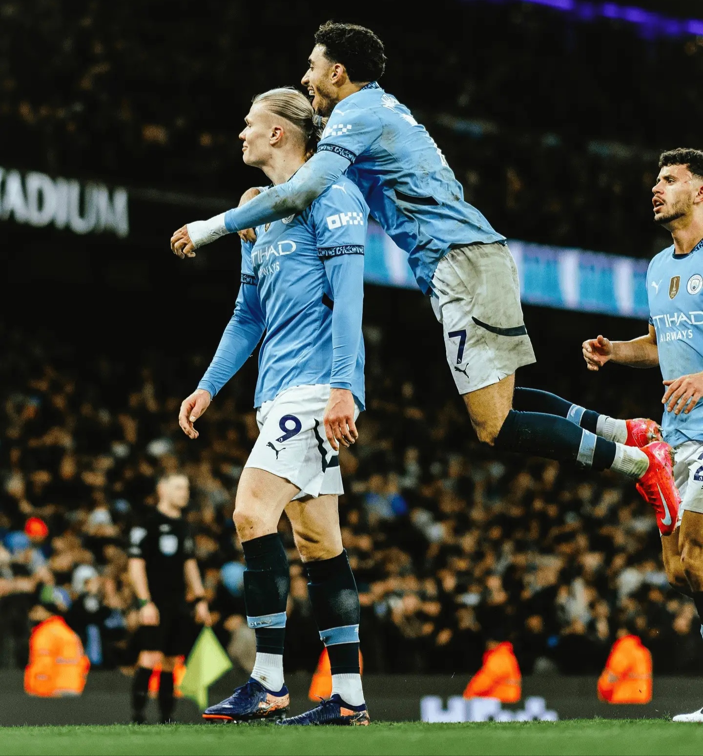 里程碑夜！曼城伤情更新；中超赛后刷纪录；媒体盛赞；球探报告显示潜力的简单介绍