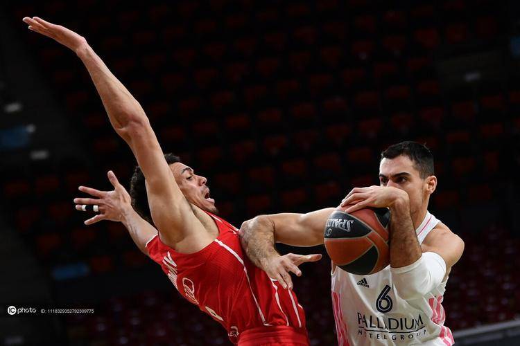 包含今夜欧篮联焦点战，浙江队状态回暖，态度坚定，临场指挥获称赞的词条