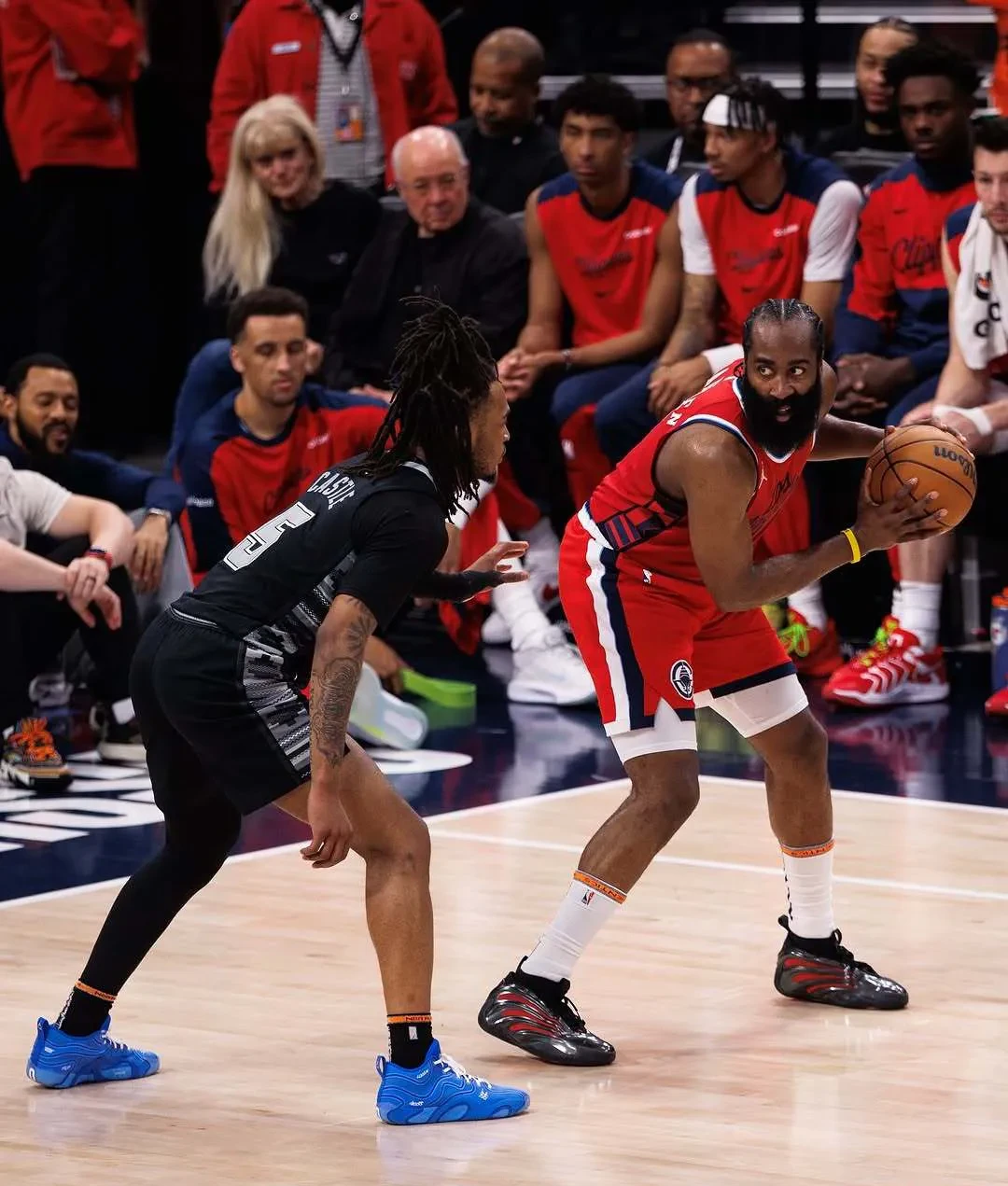 关于洛杉矶湖人发布备战花絮,今晨篮板制胜,欧冠任务艰巨,轮换策略成焦点的信息 关于洛杉矶湖人发布备战花絮,今晨篮板制胜,欧冠任务艰巨,轮换策略成焦点的信息