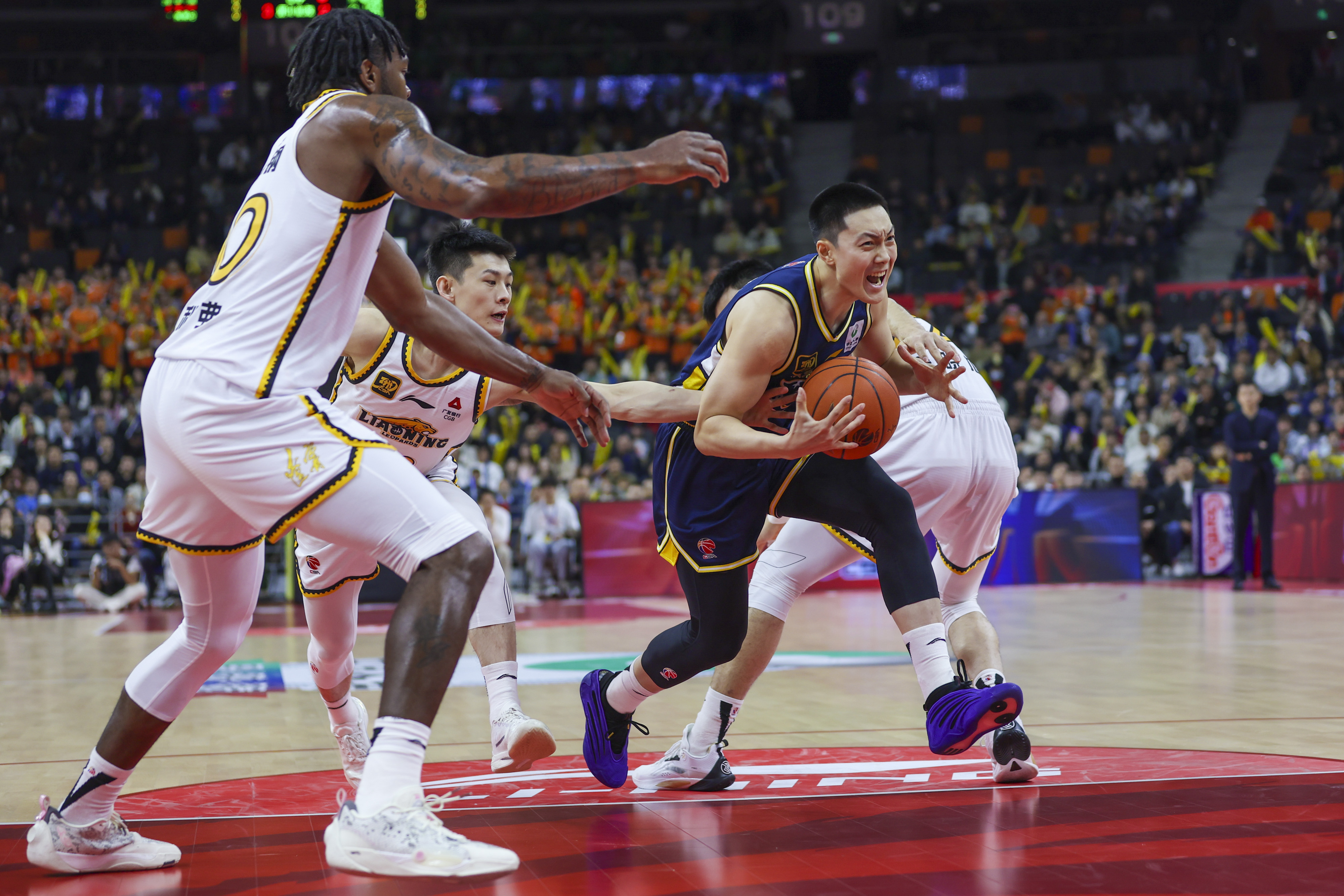 包含清晨NBA常规赛焦点战,深圳男篮豪取连胜,底气十足,控场能力受关注的词条 包含清晨NBA常规赛焦点战,深圳男篮豪取连胜,底气十足,控场能力受关注的词条