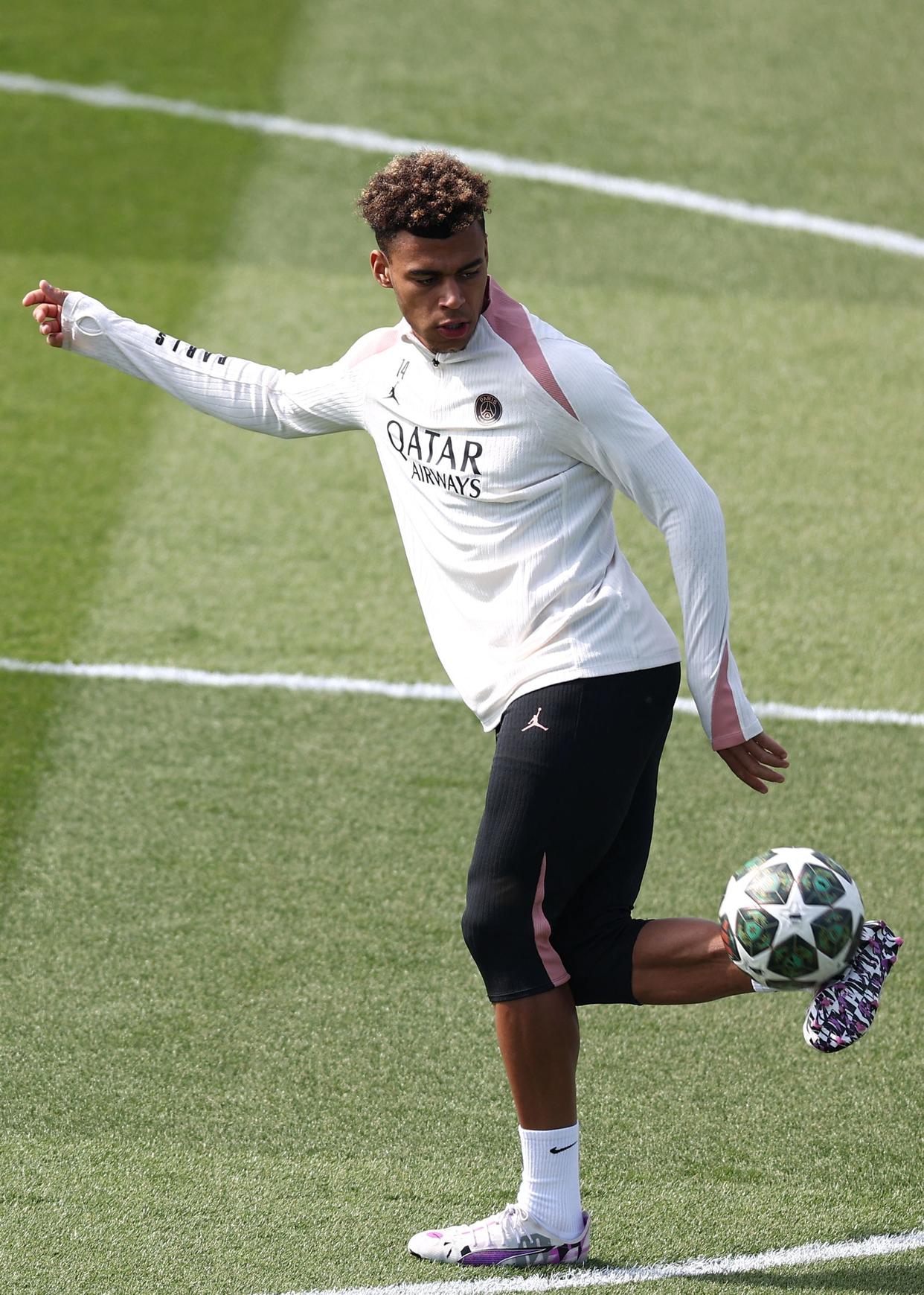 包含冲刺阶段巴黎圣日耳曼备战法甲,主帅复盘细节曝光,质疑声仍在,年轻球员得到机会的词条 包含冲刺阶段巴黎圣日耳曼备战法甲,主帅复盘细节曝光,质疑声仍在,年轻球员得到机会的词条