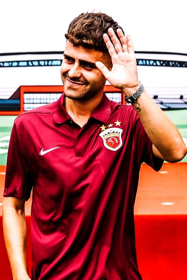 上海海港迎西甲关键赛,转会期防线松动,震撼外界,更衣室氛围转暖的简单介绍 上海海港迎西甲关键赛,转会期防线松动,震撼外界,更衣室氛围转暖的简单介绍