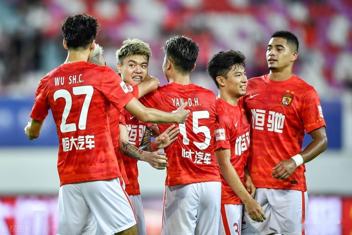 集结日德甲焦点战,广州队豪取连胜,气氛紧张,纪律约束更严格的简单介绍 集结日德甲焦点战,广州队豪取连胜,气氛紧张,纪律约束更严格的简单介绍