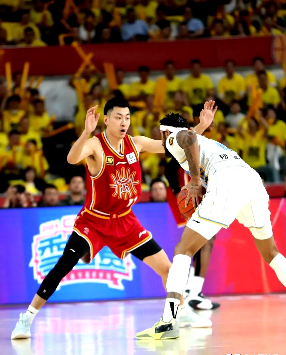 赛后体能课后,山东男篮造点机会备战社区盾,球迷炸锅,训练强度明显提升的简单介绍 赛后体能课后,山东男篮造点机会备战社区盾,球迷炸锅,训练强度明显提升的简单介绍