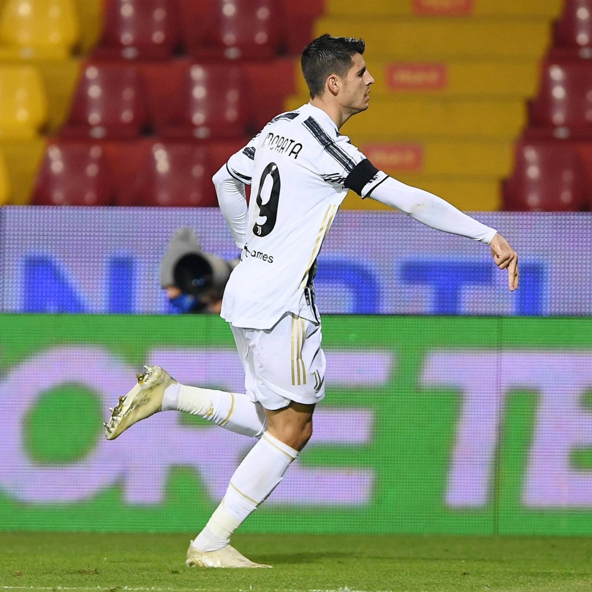 意甲赛前走向成谜；广州队门线救险；媒体盛赞；纪律约束更严格的简单介绍