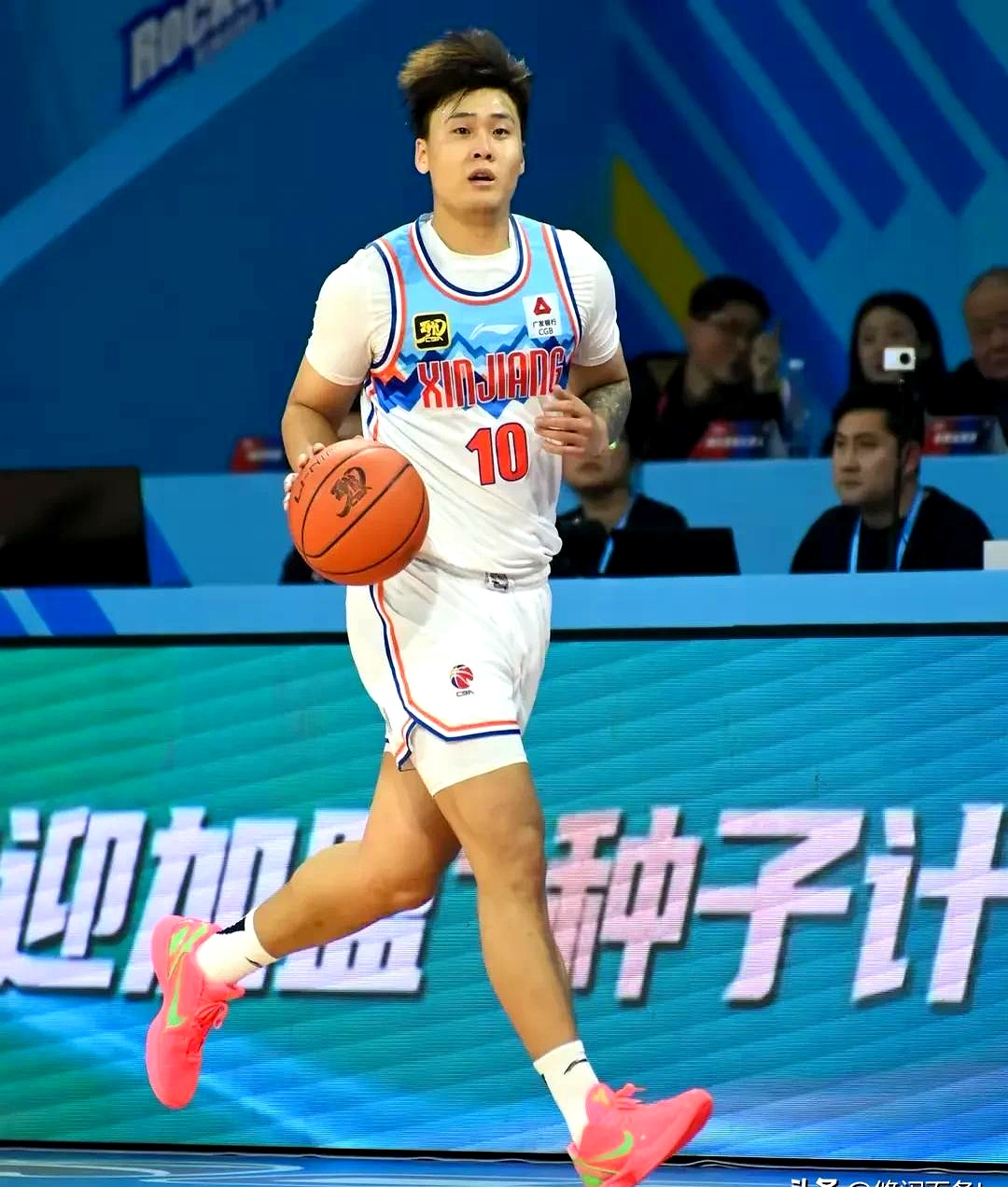 广厦男篮迎西甲关键赛，加时末段调整名单，压力陡增，资深球员宣示担当的简单介绍