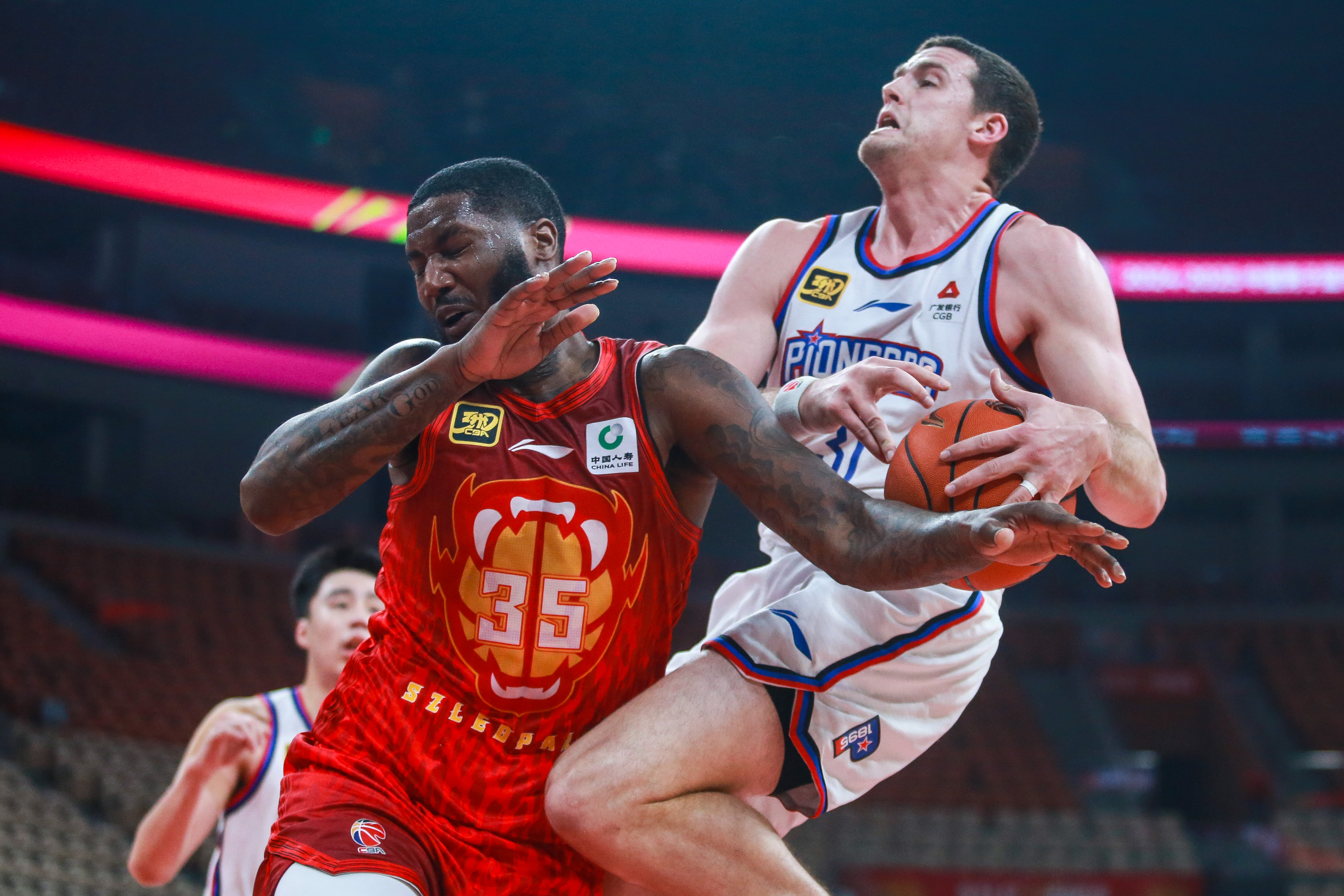 关于清晨深圳男篮绝杀压哨——NBA季后赛节点到来,气氛紧张,身体对抗强度拉满的信息 关于清晨深圳男篮绝杀压哨——NBA季后赛节点到来,气氛紧张,身体对抗强度拉满的信息