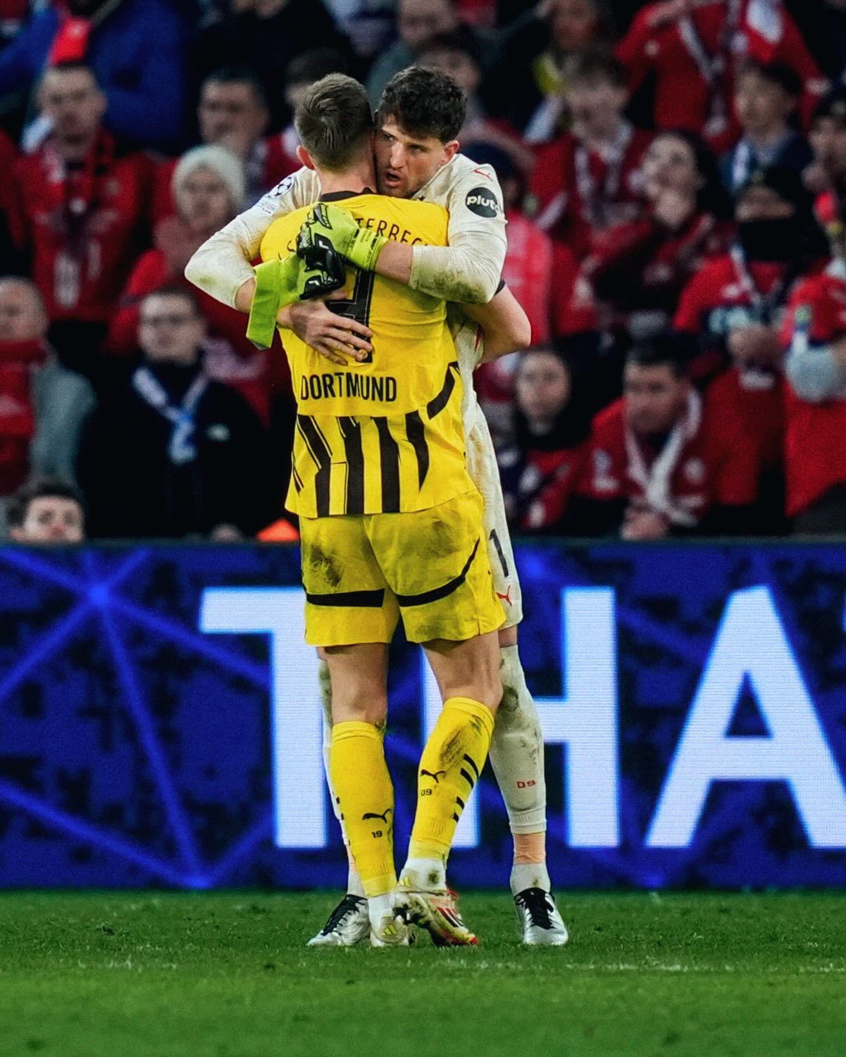 包含欧篮联赛程吃紧，多特蒙德今晚官宣签约，悬念犹存，阵容厚度经受考验的词条