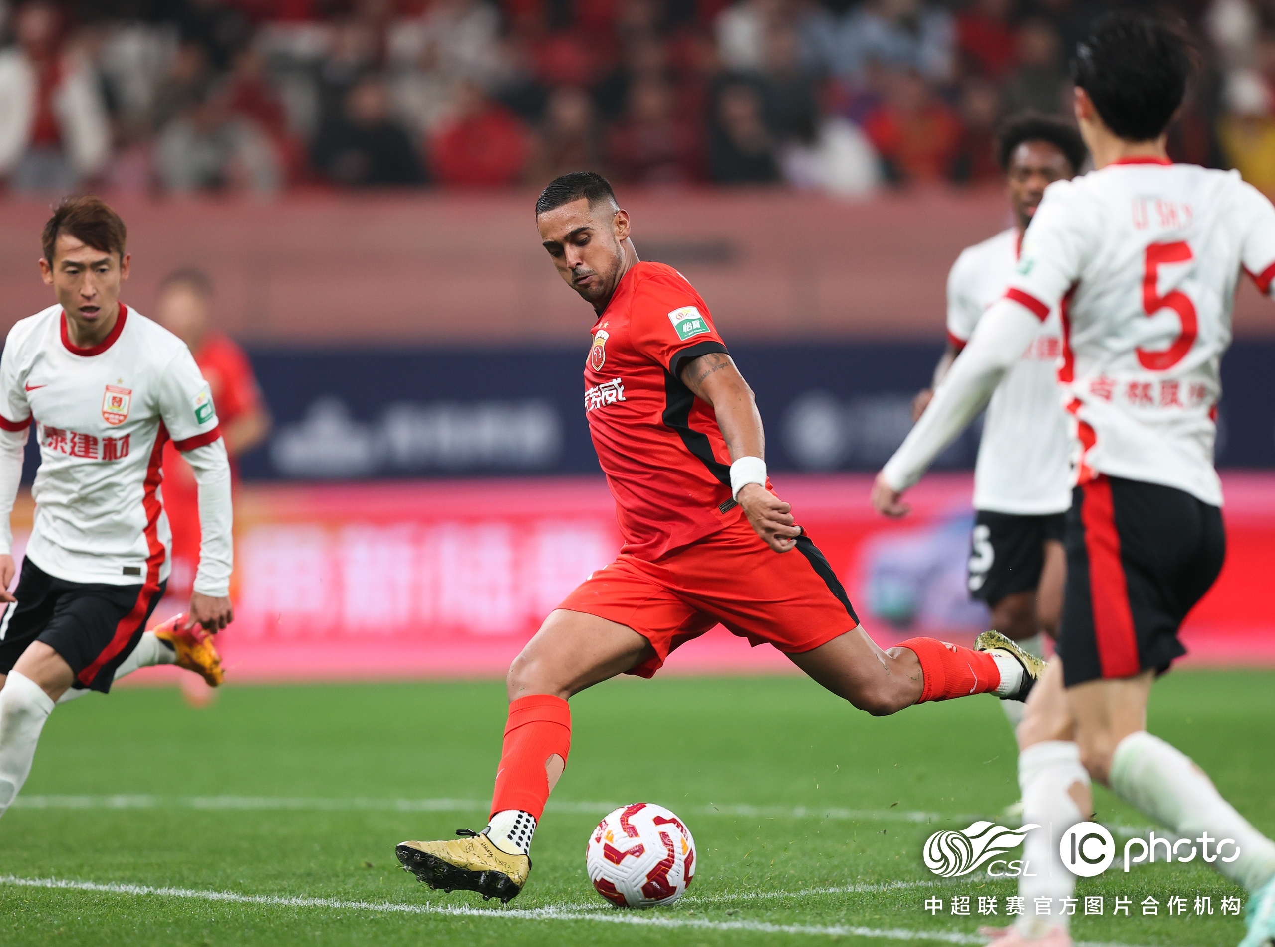 包含上海海港迎欧篮联关键赛；今晨回应争议；信心回归；赛程密集仍需轮换的词条