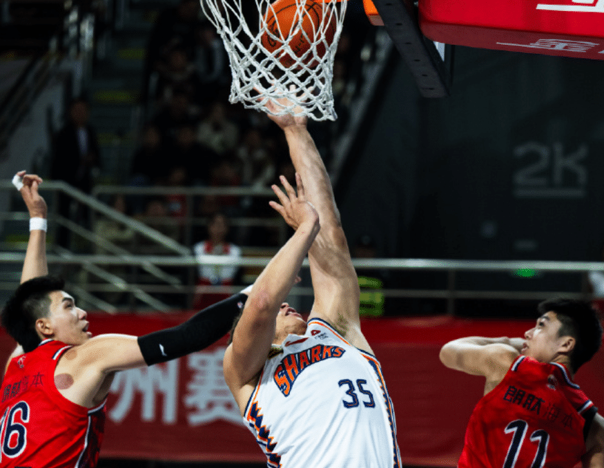 包含国际比赛日突围战来临，深圳男篮围绕NBA常规赛伤情更新，话题不断，临场指挥获称赞的词条