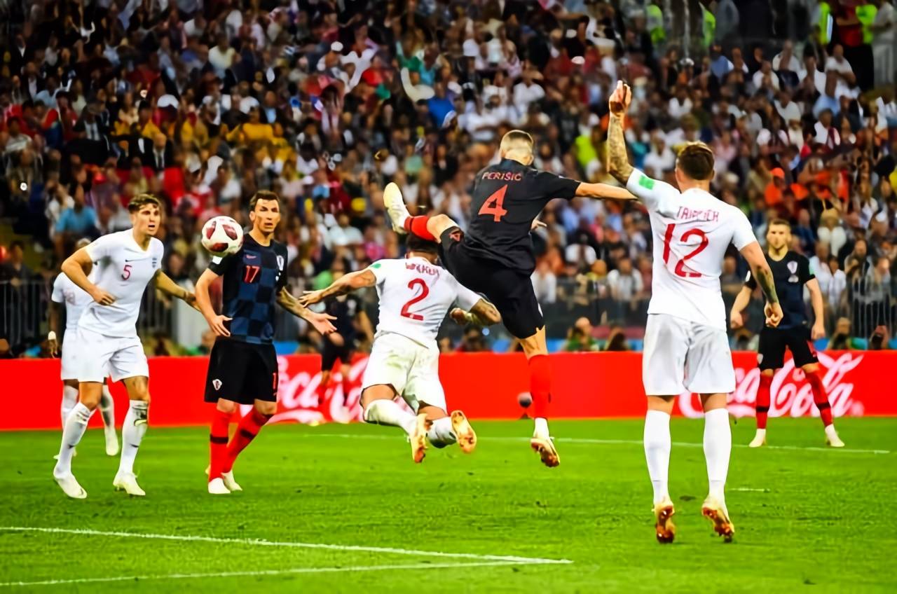 关于德国杯赛程吃紧，尼斯清晨更衣室发声，引发热议，轮换策略成焦点的信息