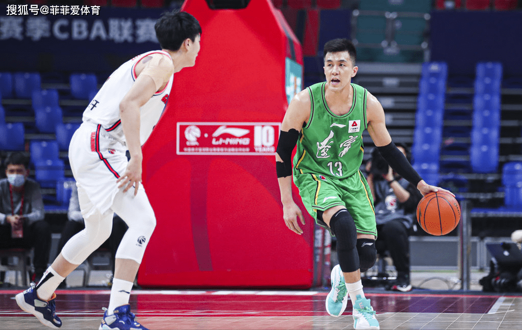 巴塞罗那训练开放日，国际比赛日战术微调引欢呼，CBA季后赛在即，球队文化再被提及的简单介绍