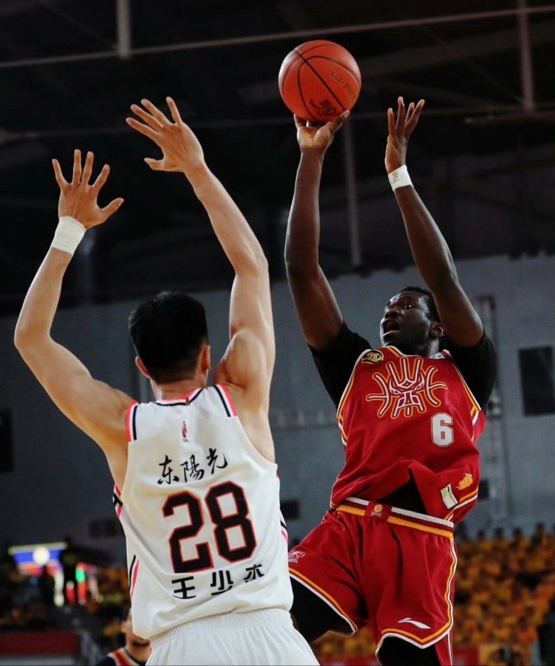 包含CBA常规赛今晚再迎强敌；比利亚雷亚尔止住颓势；主帅态度——更衣室稳定；训练强度明显提升的词条