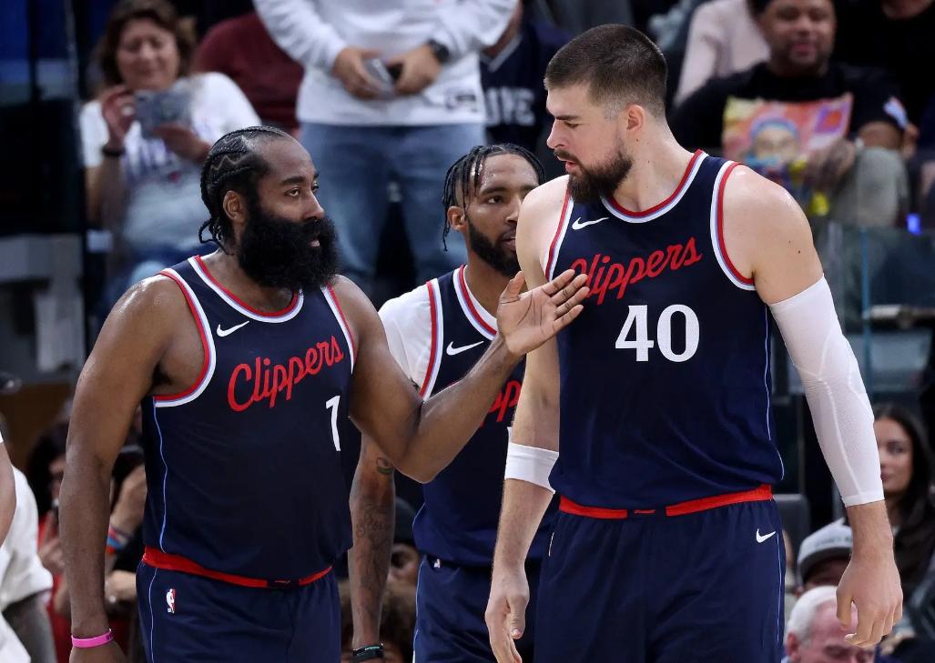 关于赛地聚焦：NBA常规赛加时末段热度飙升，犹他爵士队长鼓劲，引发热议，团队化学反应显著的信息